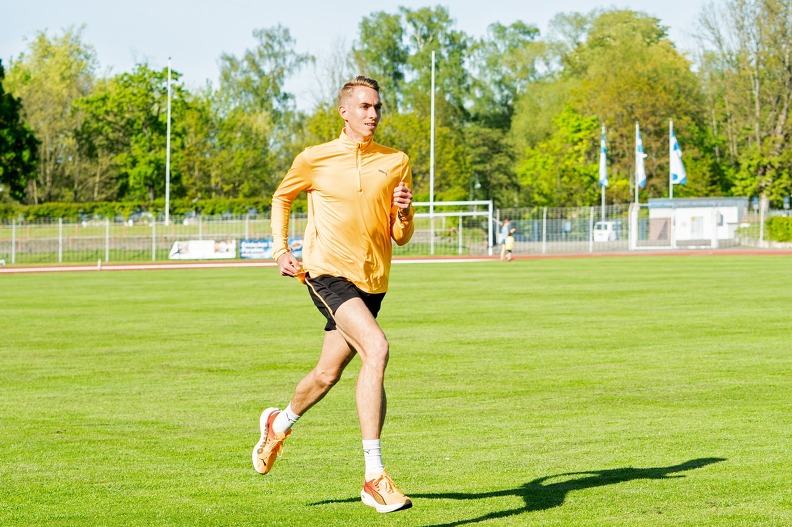 Luis_run02.jpg