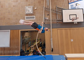 Montagsgruppe, Übungen Stabhoch